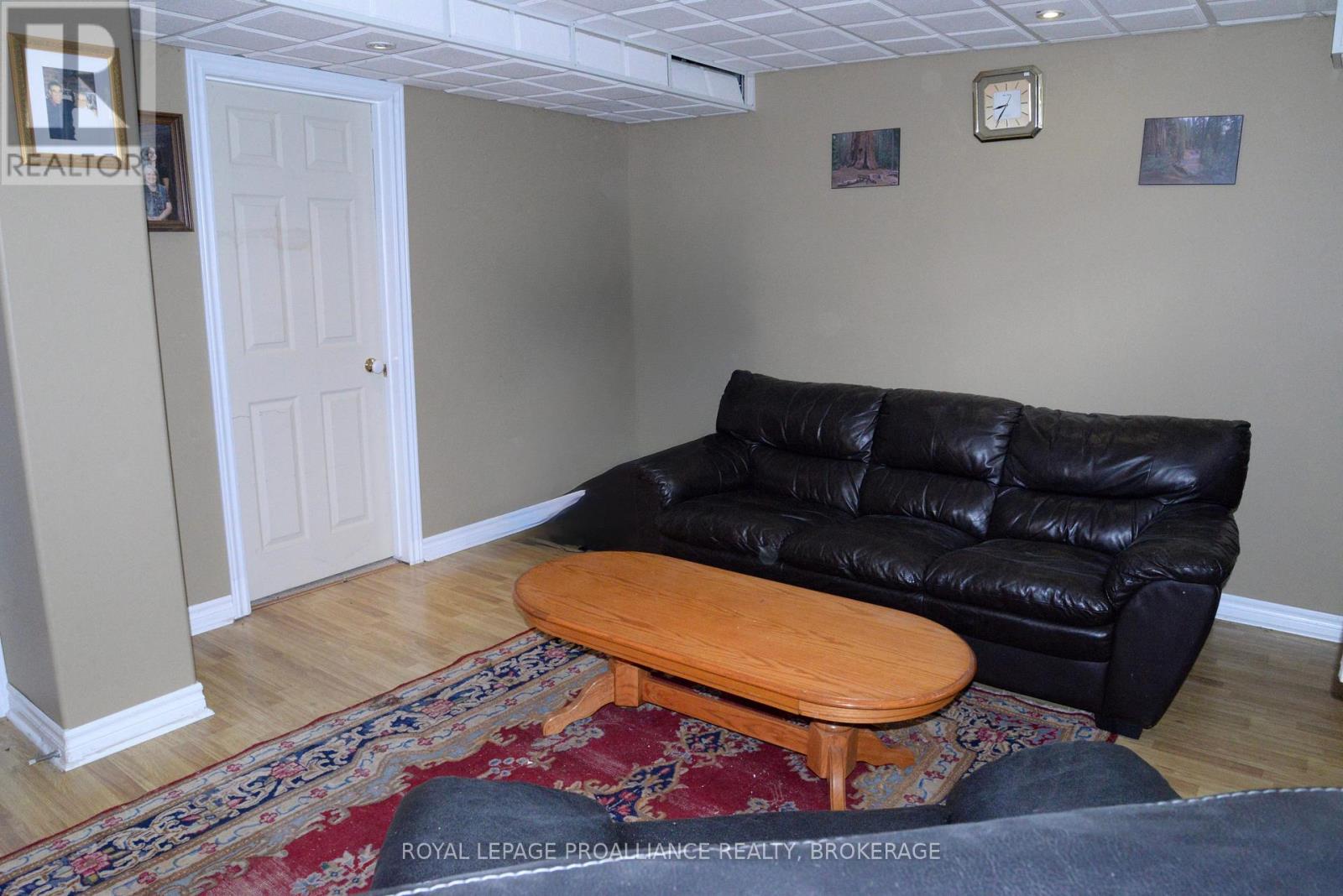 1031 RAINBOW CRESCENT - 27