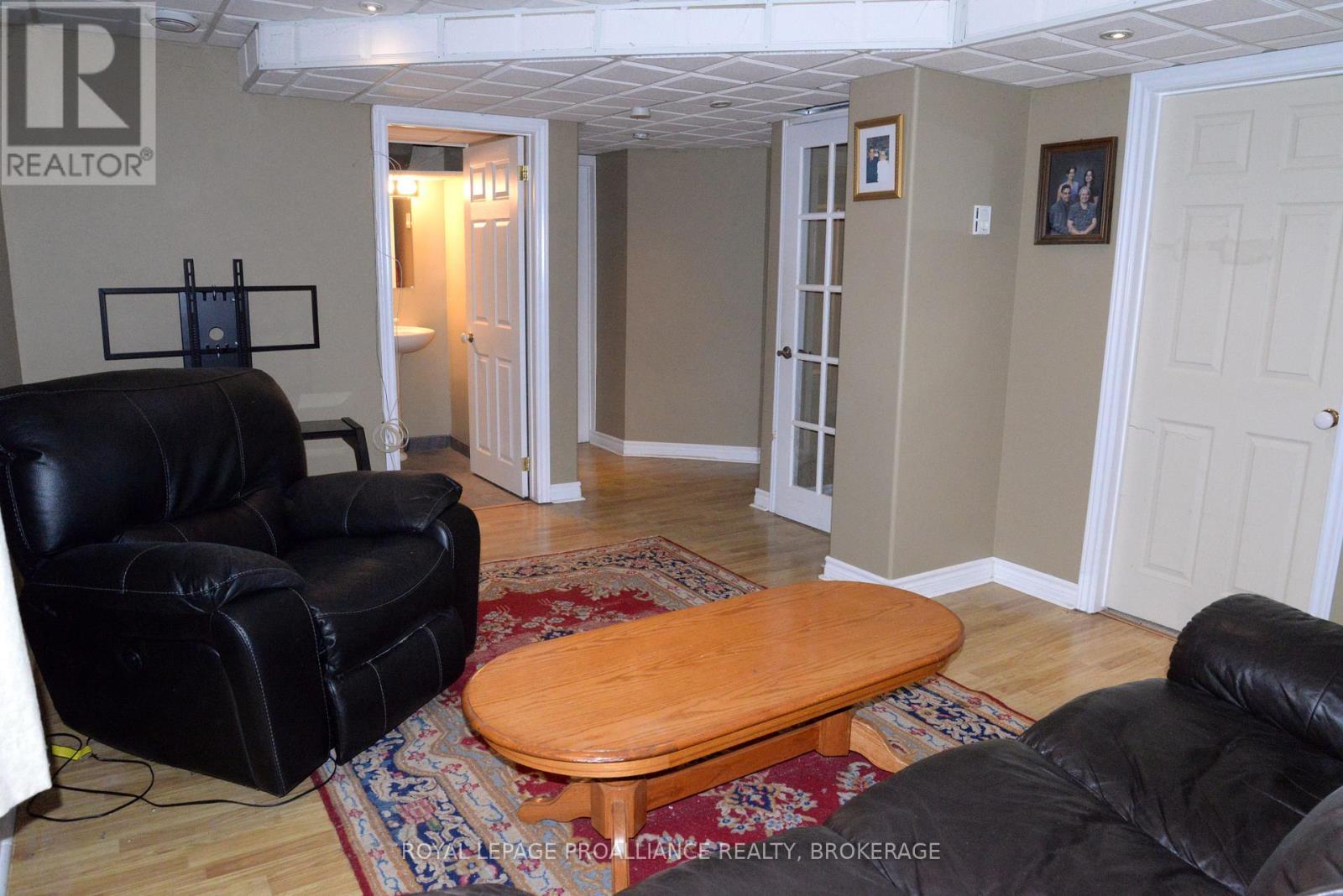 1031 RAINBOW CRESCENT - 28