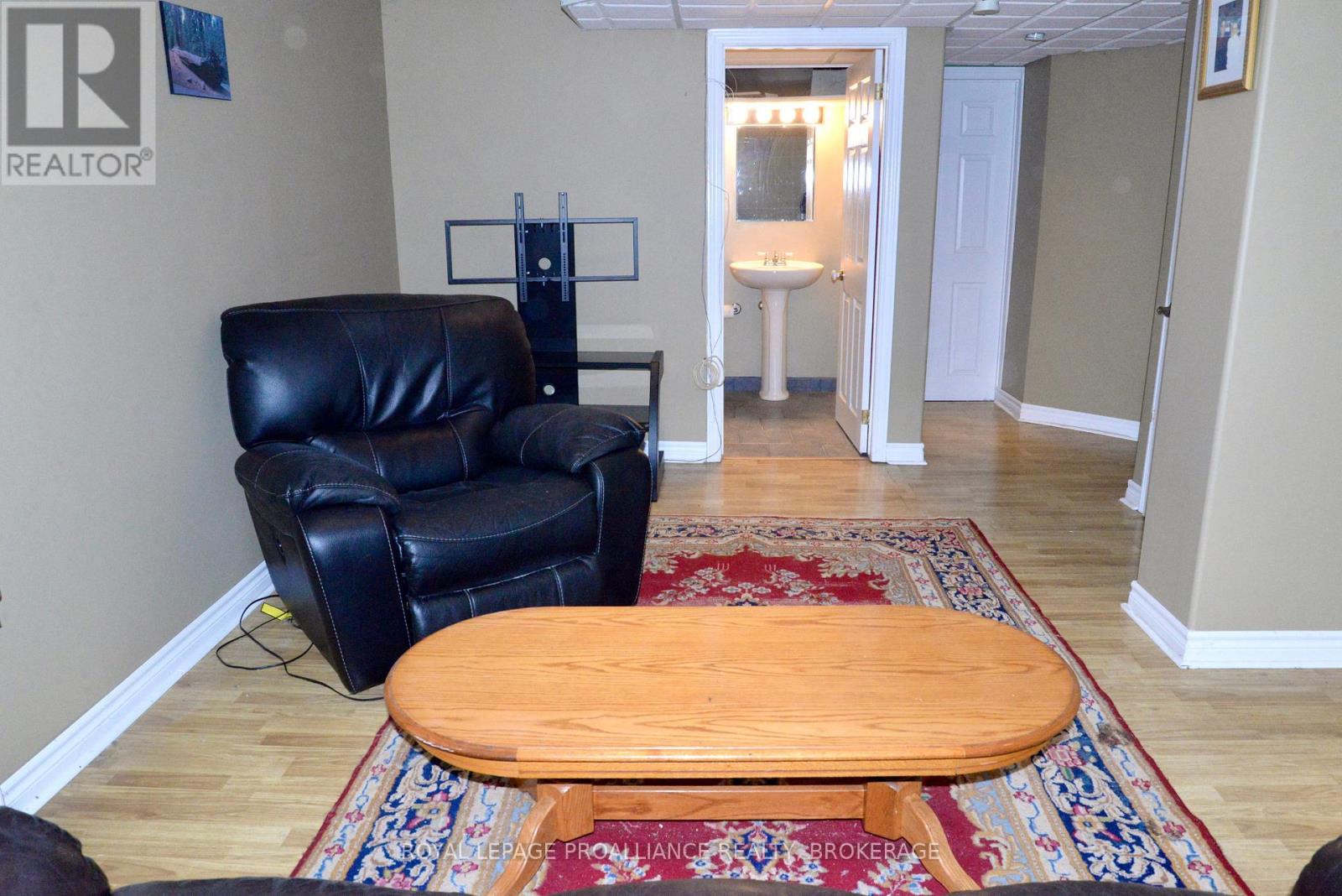 1031 RAINBOW CRESCENT - 29