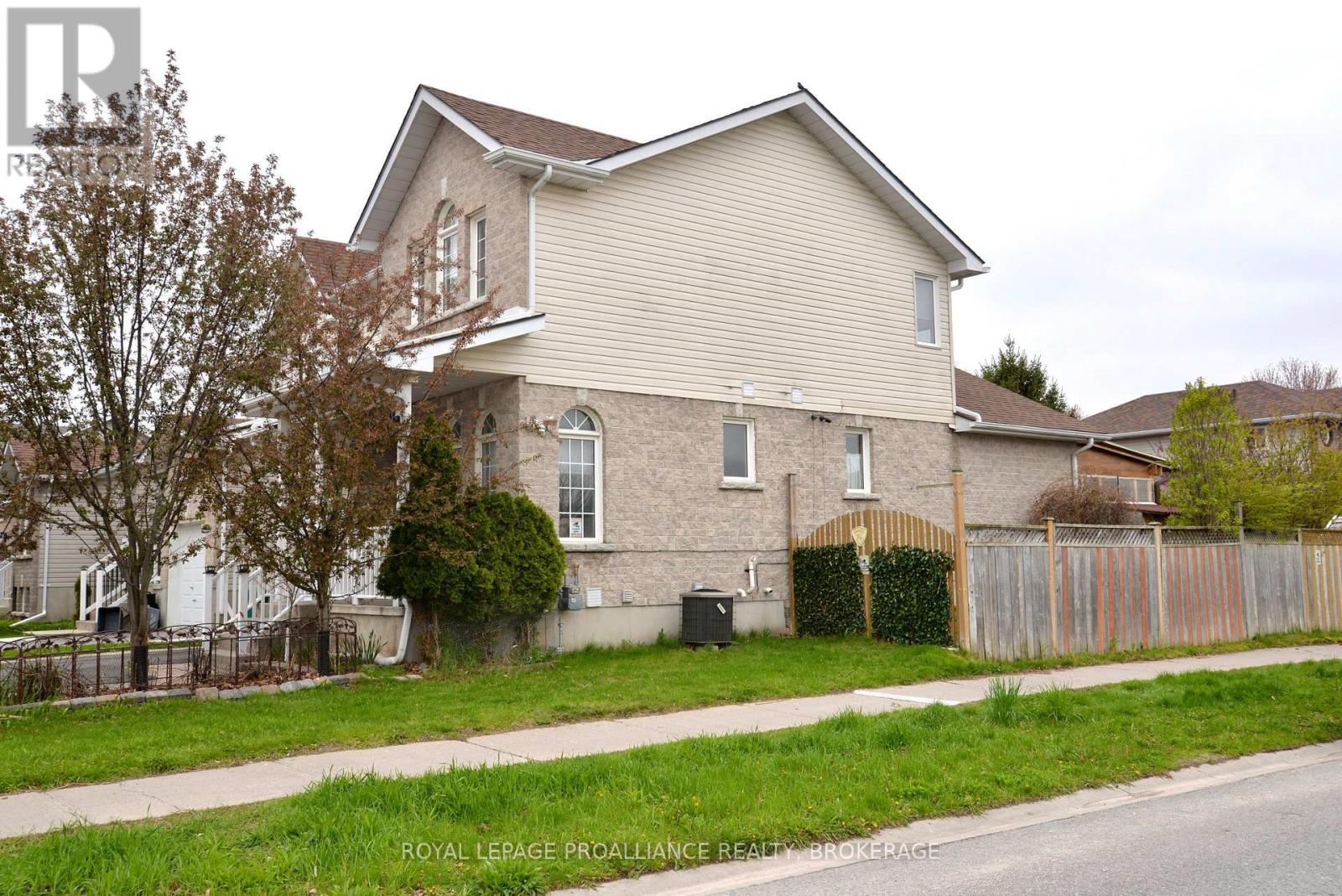 1031 RAINBOW CRESCENT - 31