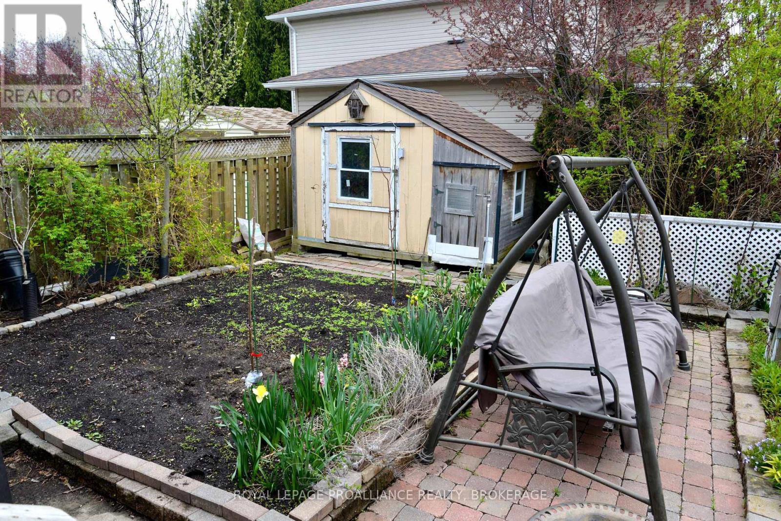 1031 RAINBOW CRESCENT - 34