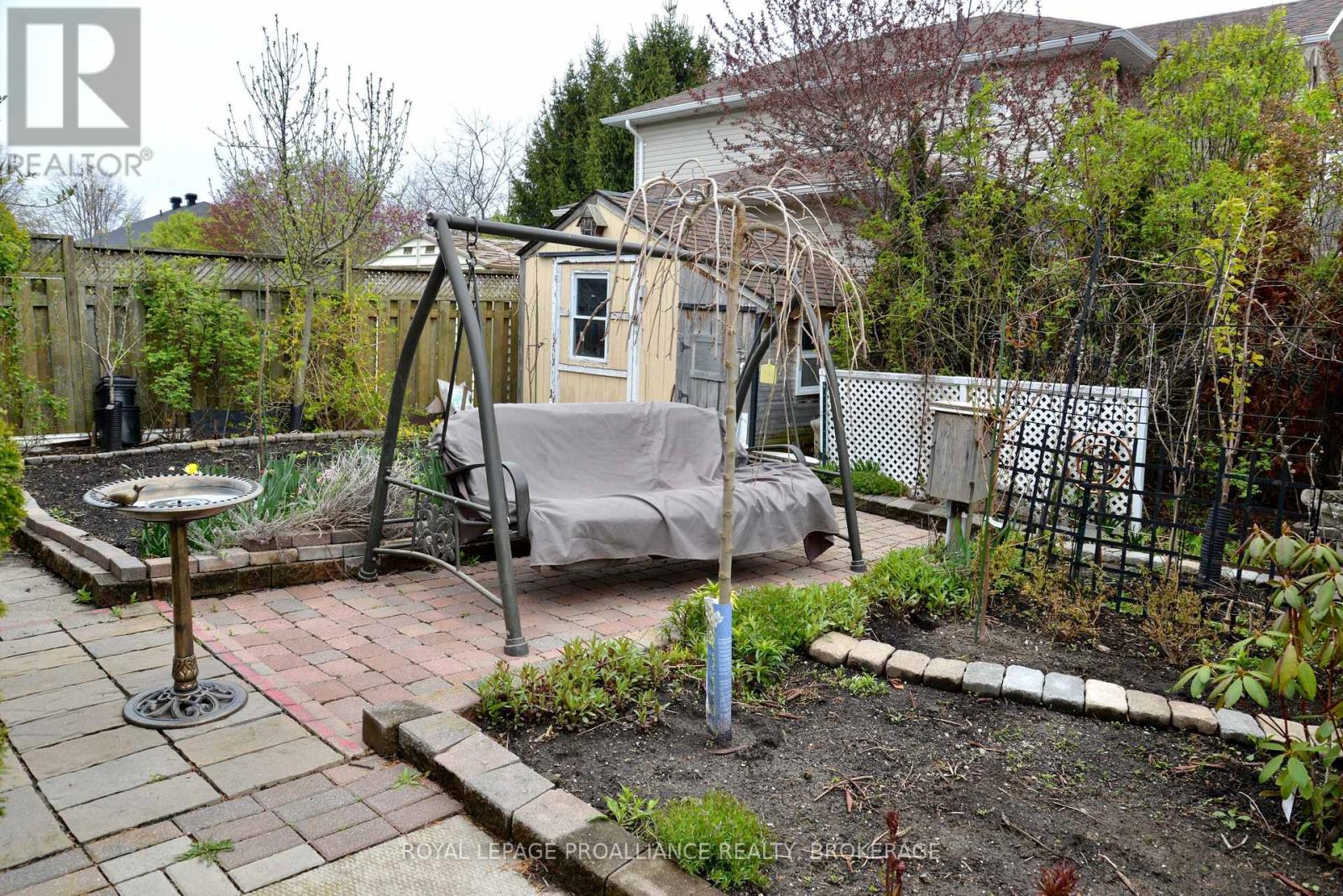 1031 RAINBOW CRESCENT - 35