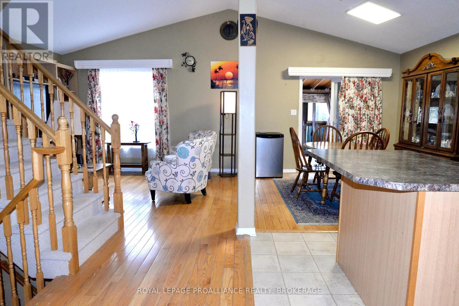 1031 RAINBOW CRESCENT - 5
