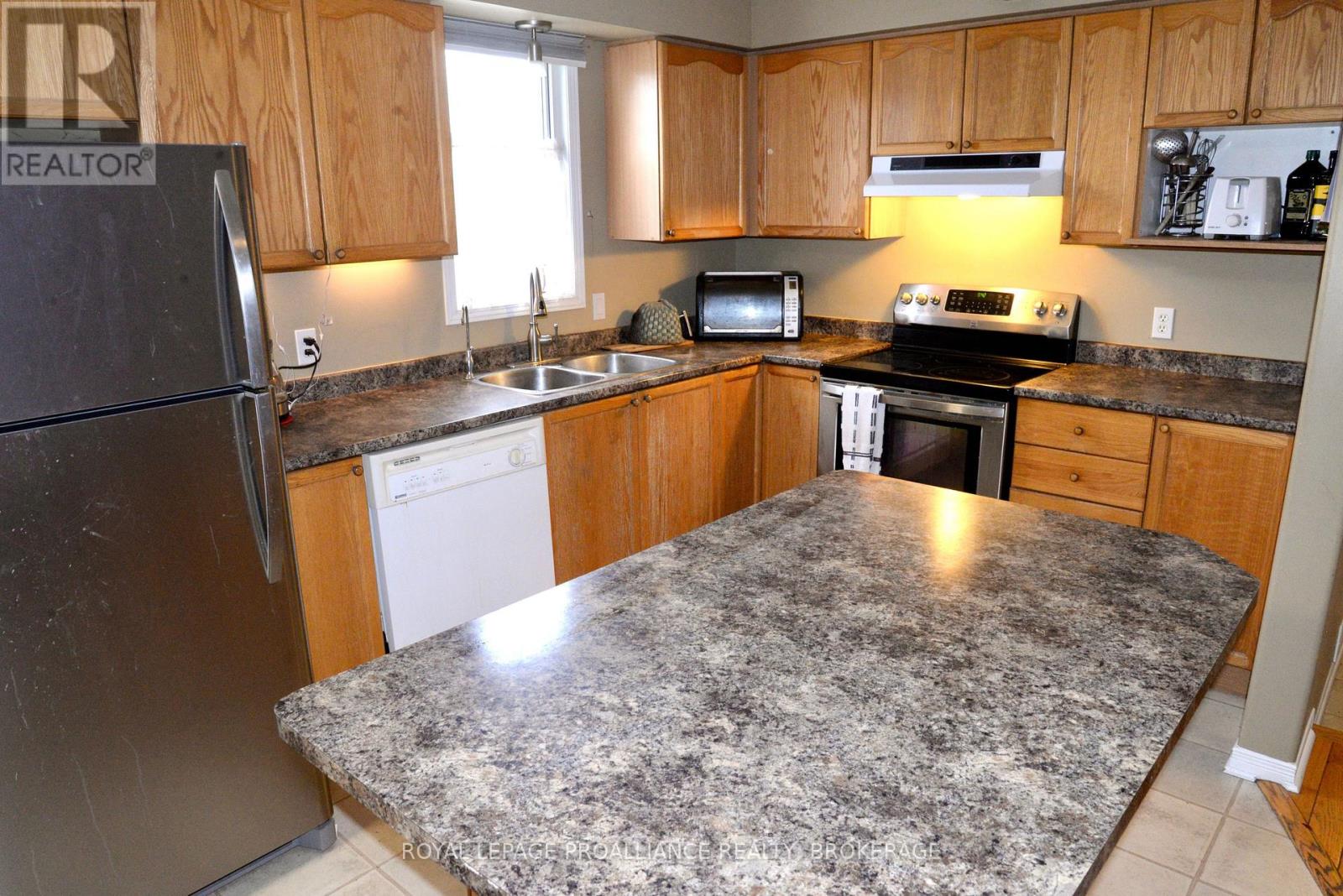 1031 RAINBOW CRESCENT - 7