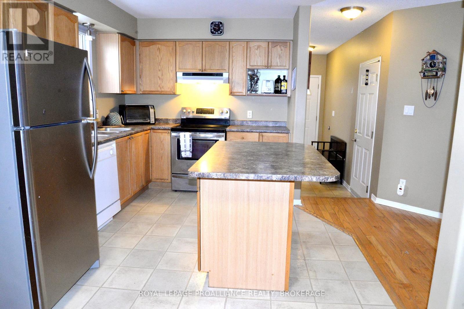 1031 RAINBOW CRESCENT - 8