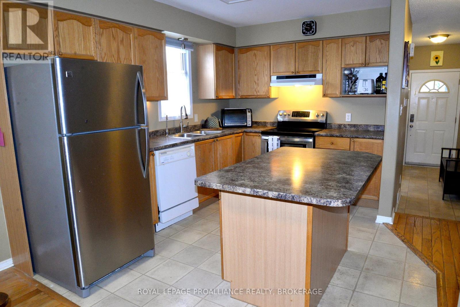 1031 RAINBOW CRESCENT - 9