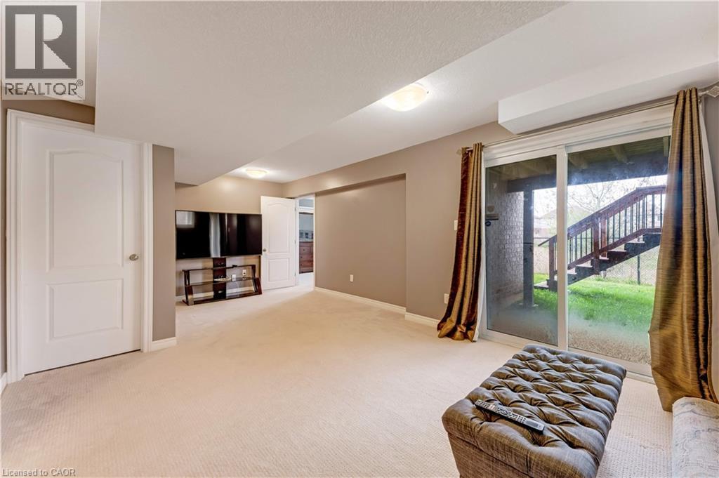 109 ROBERT SIMONE Way - 30