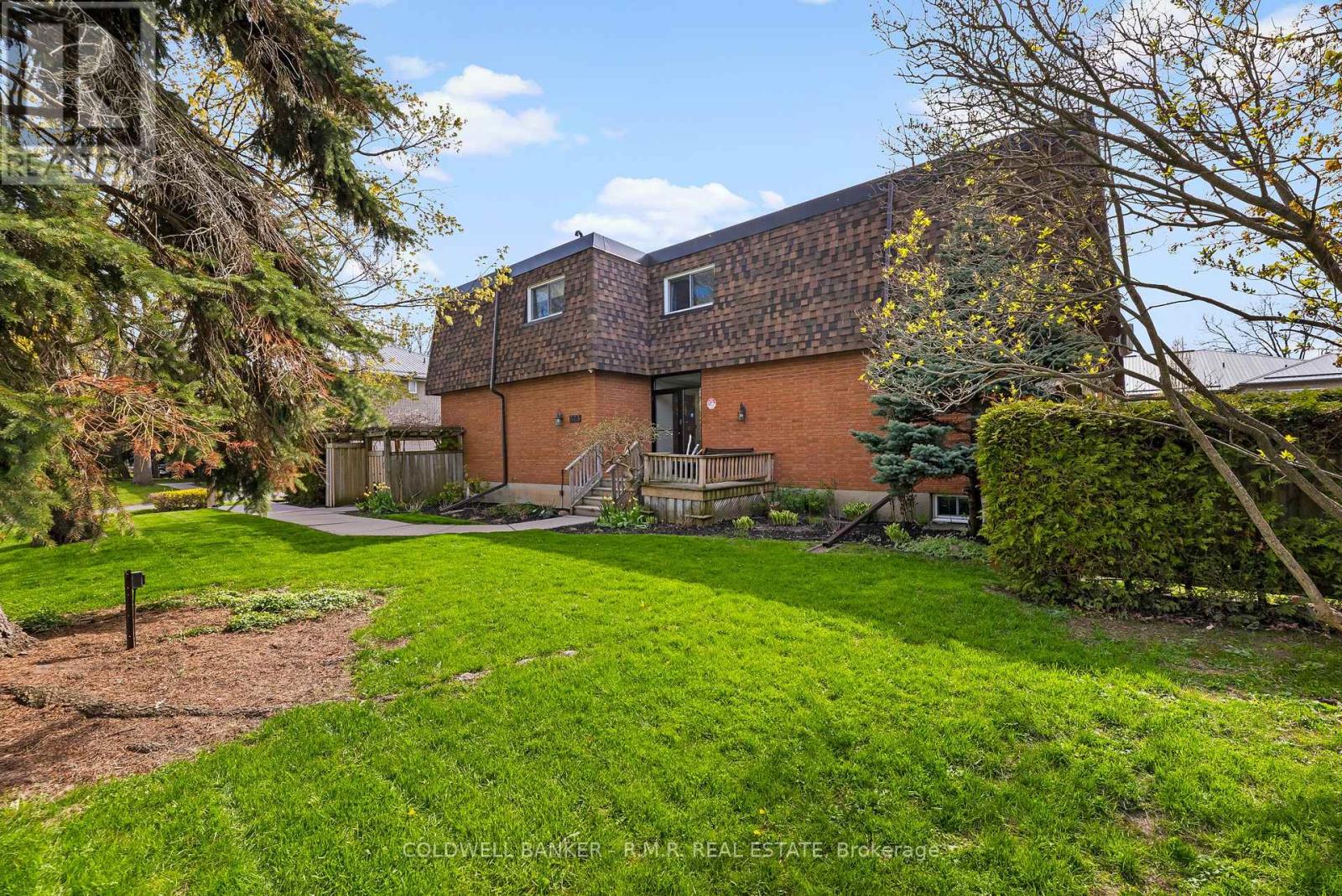 #5 373 D'ARCY STREET - 1