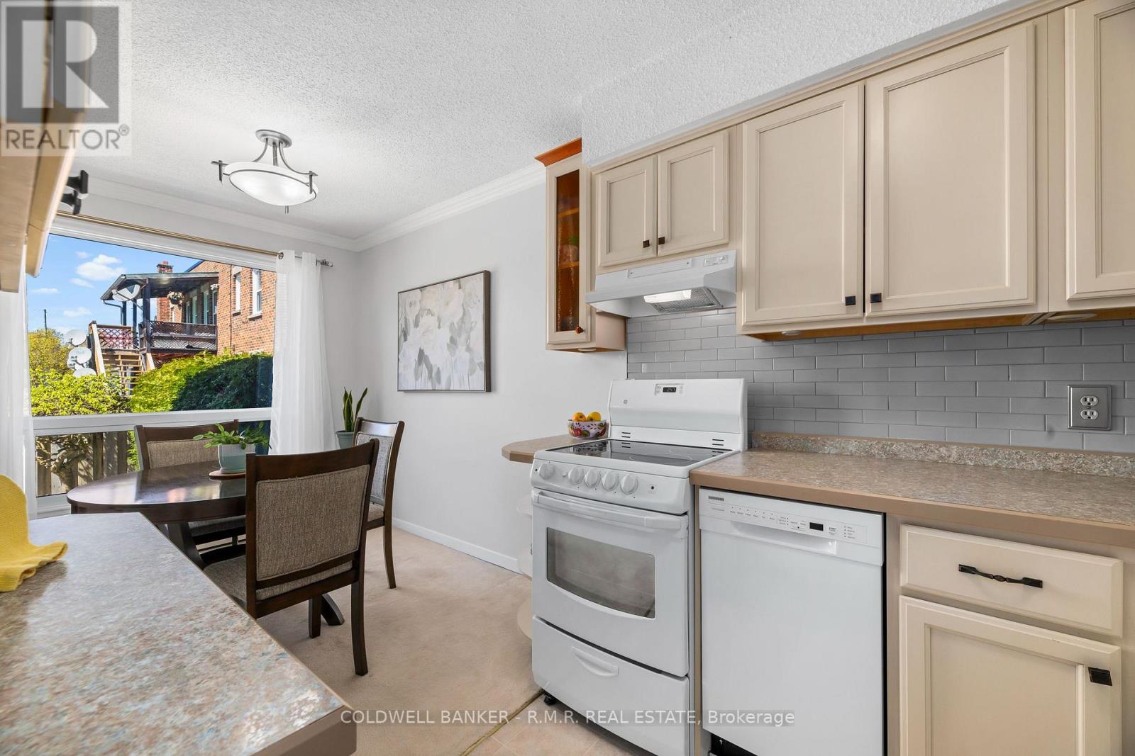 #5 373 D'ARCY STREET - 11