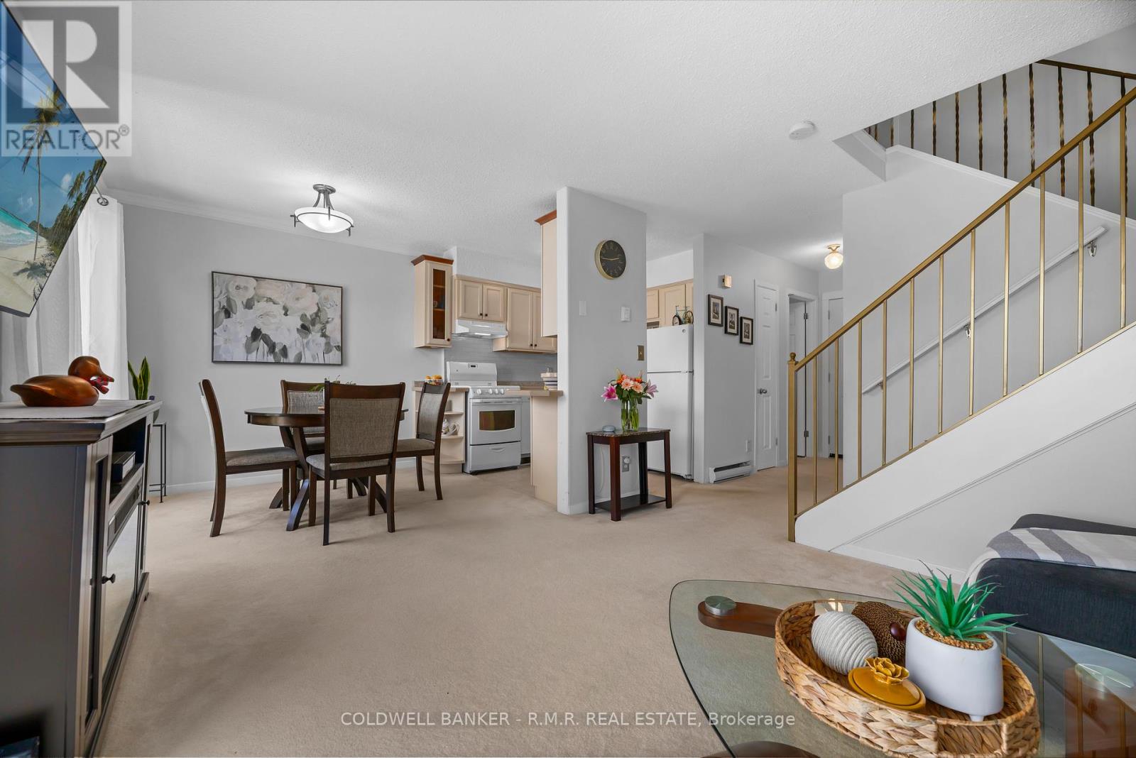 #5 373 D'ARCY STREET - 2