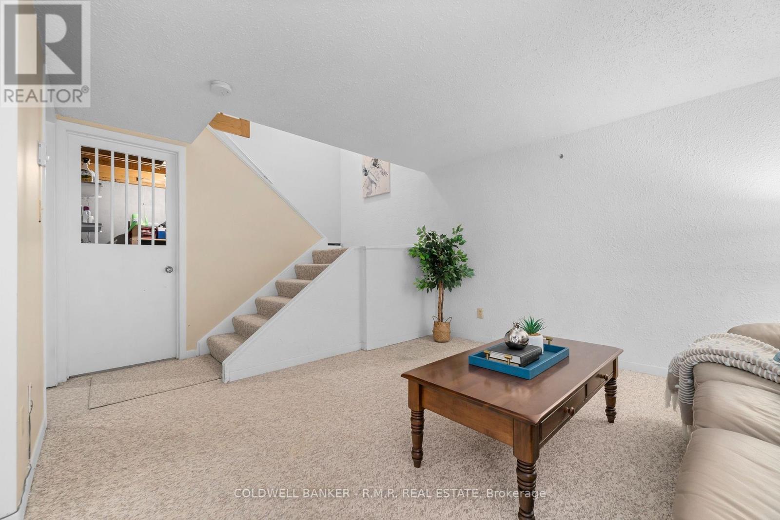 #5 373 D'ARCY STREET - 21