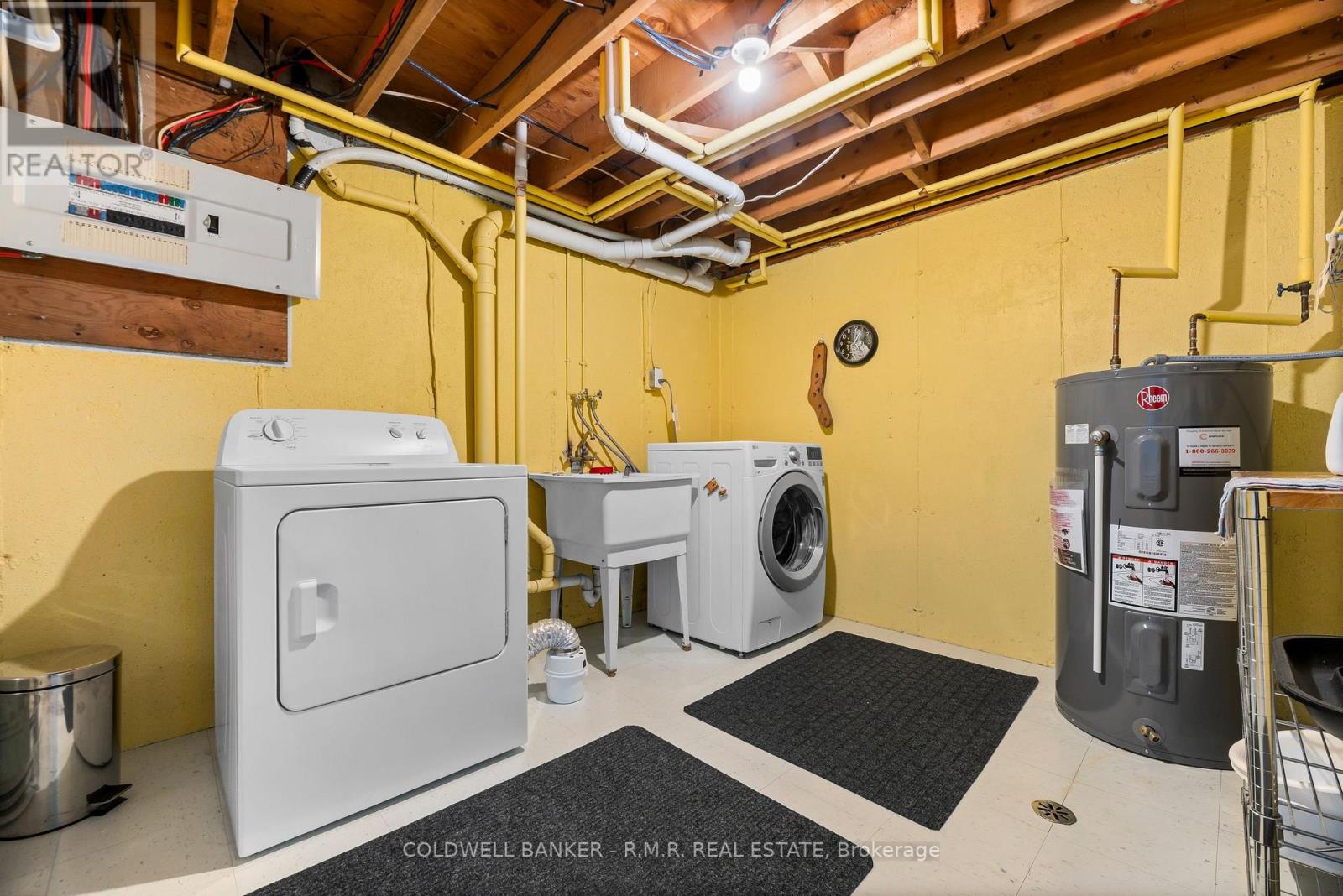 #5 373 D'ARCY STREET - 24