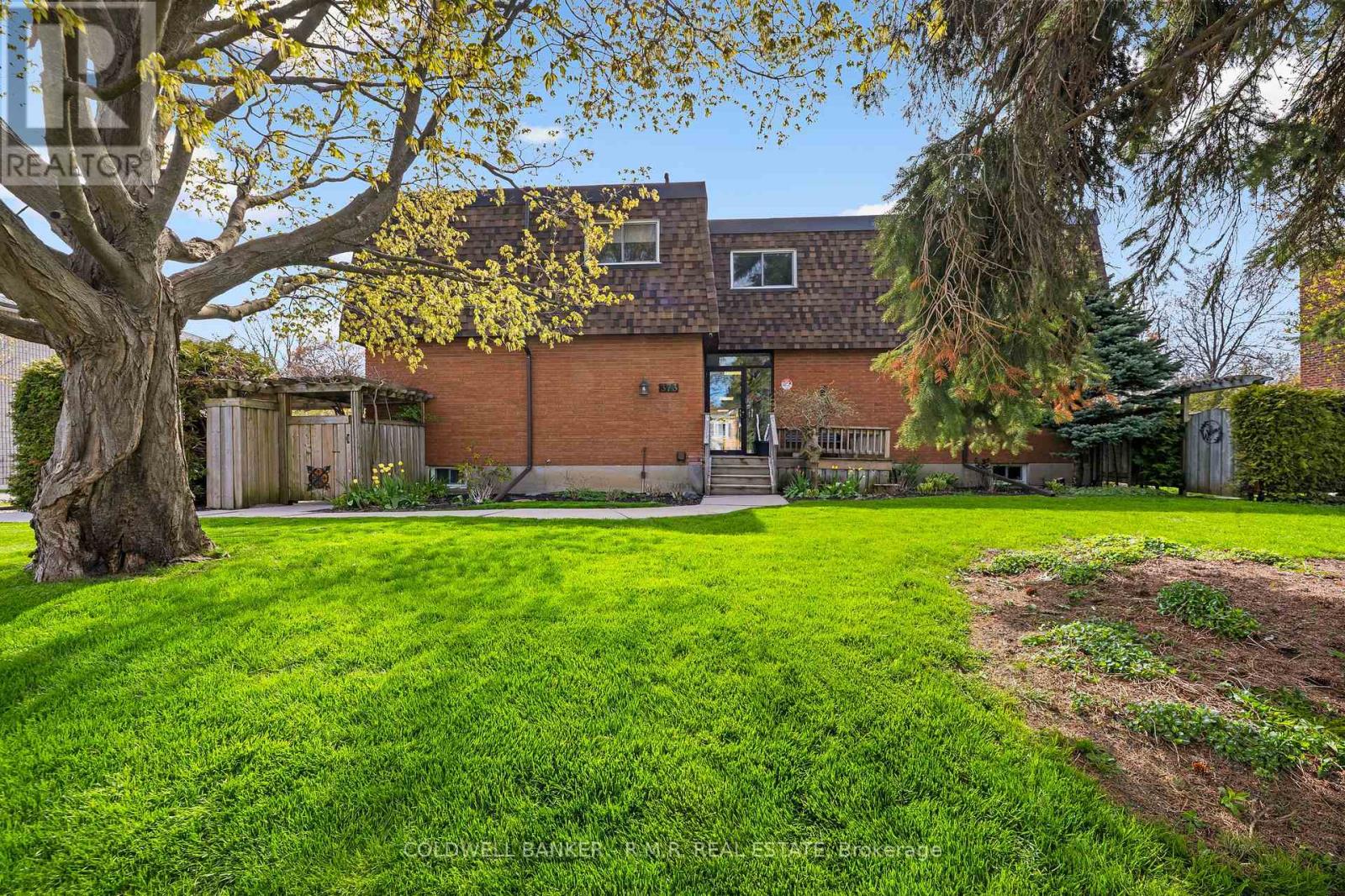 #5 373 D'ARCY STREET - 26