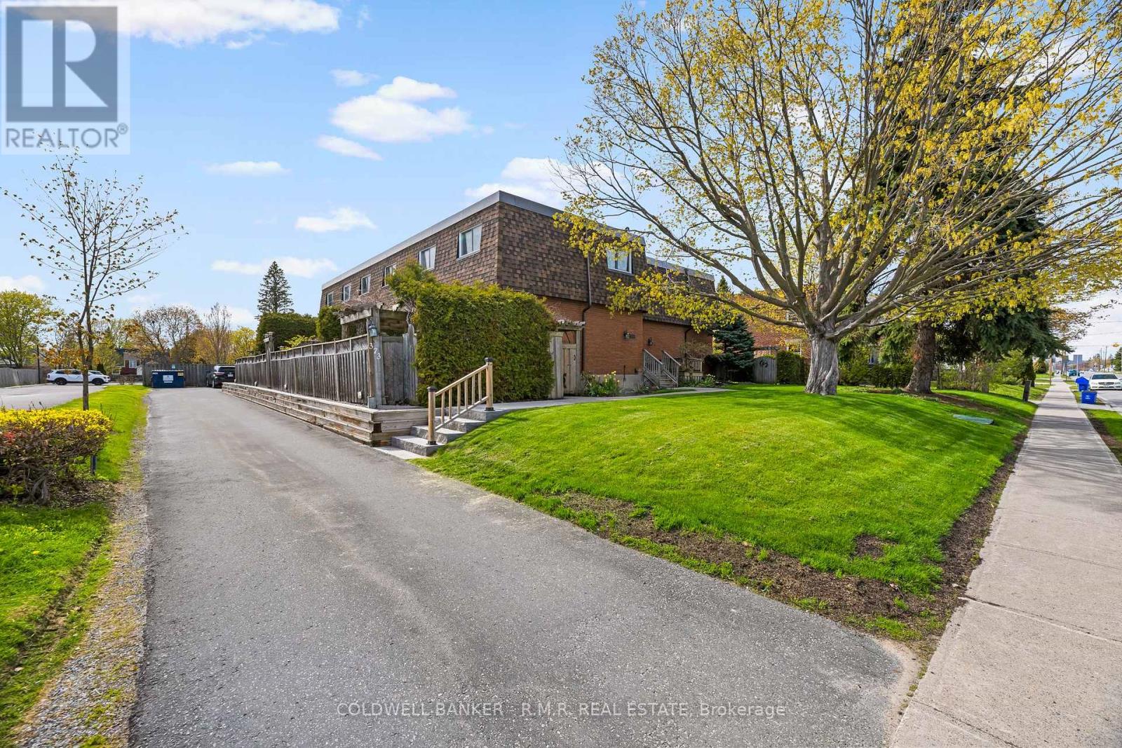 #5 373 D'ARCY STREET - 27