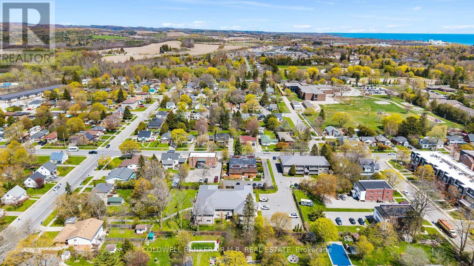 #5 373 D'ARCY STREET - 33
