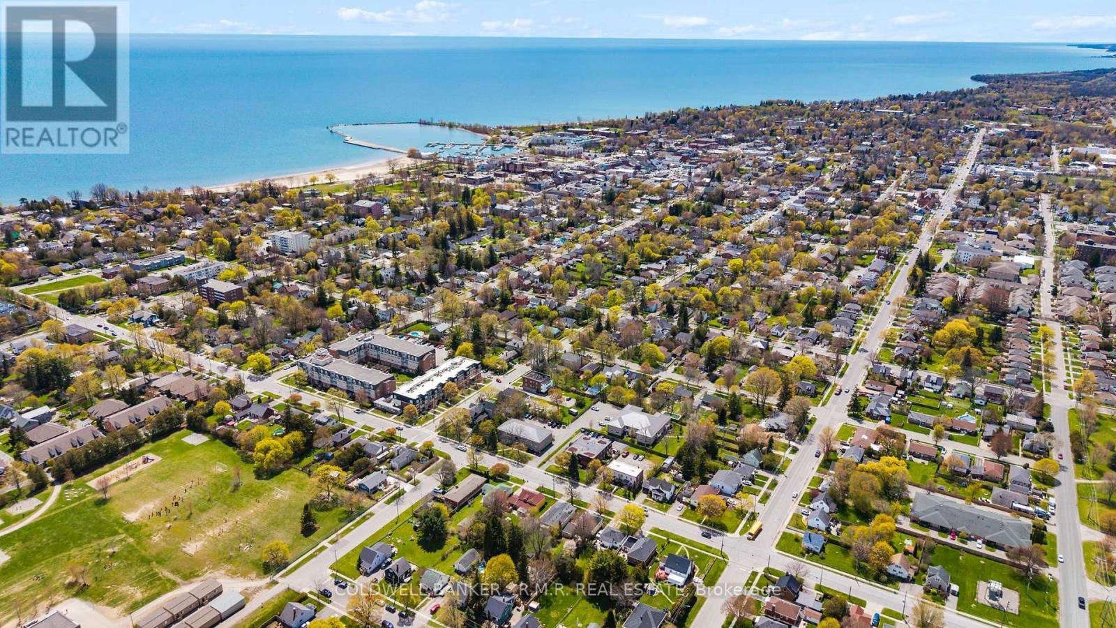 #5 373 D'ARCY STREET - 36