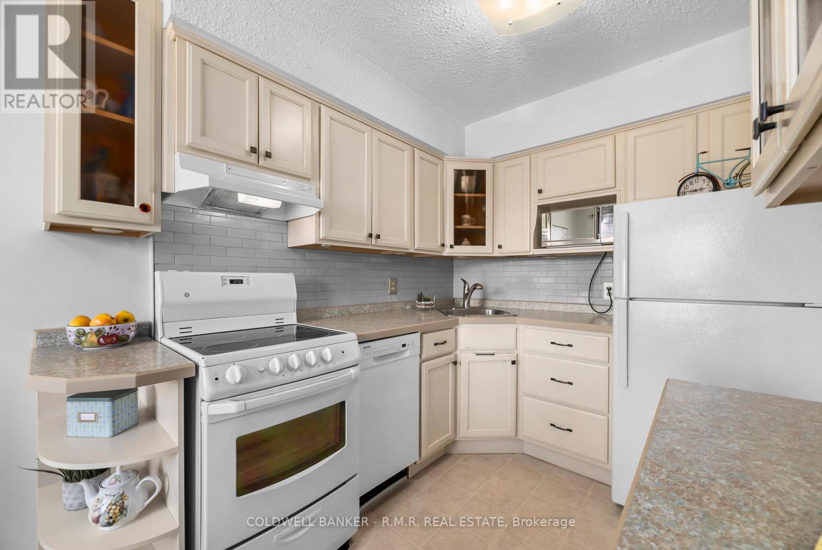 #5 373 D'ARCY STREET - 9