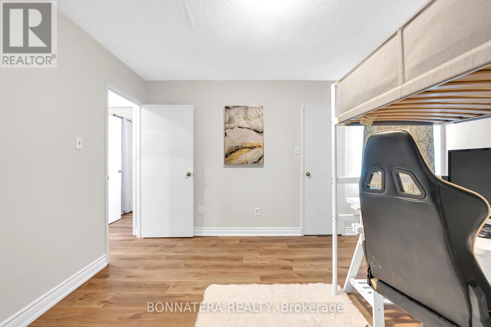 #905 3065 QUEEN FREDERICA DRIVE - 17