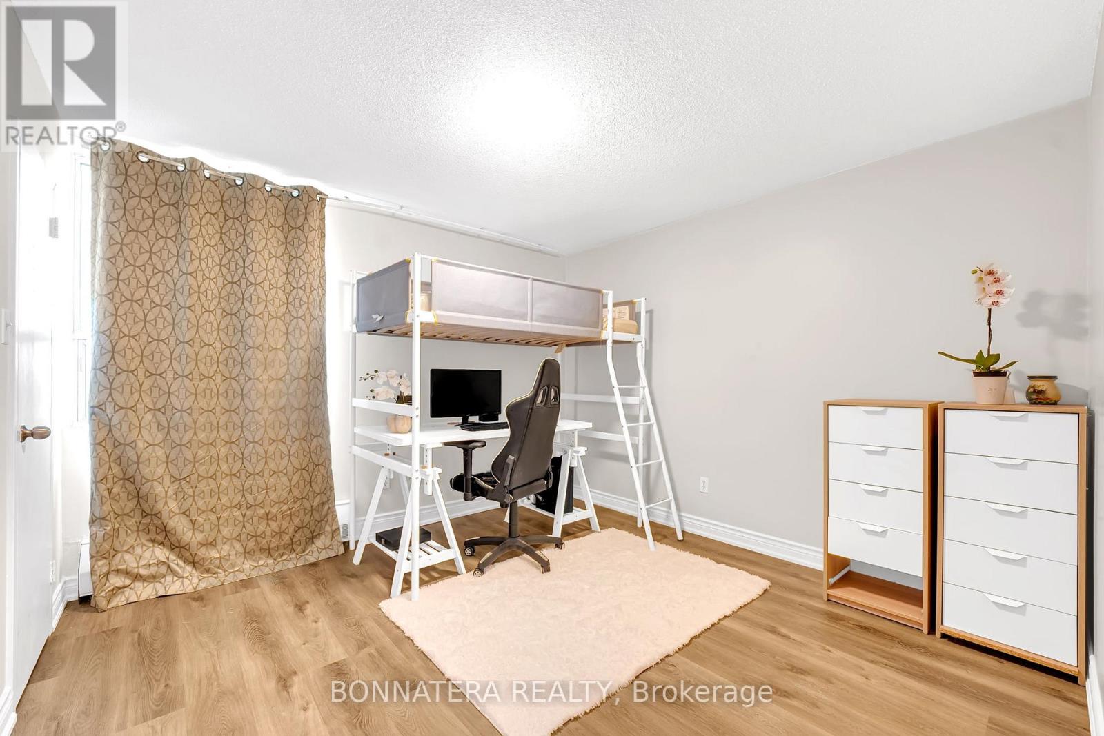 #905 3065 QUEEN FREDERICA DRIVE - 18