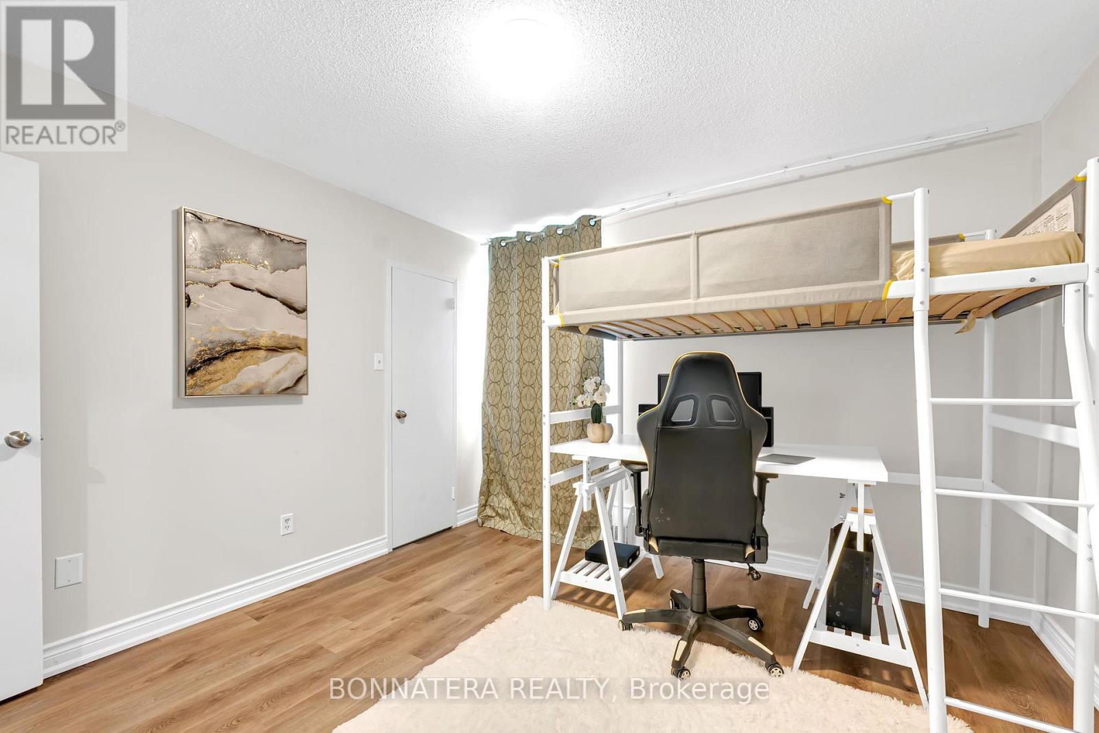 #905 3065 QUEEN FREDERICA DRIVE - 19
