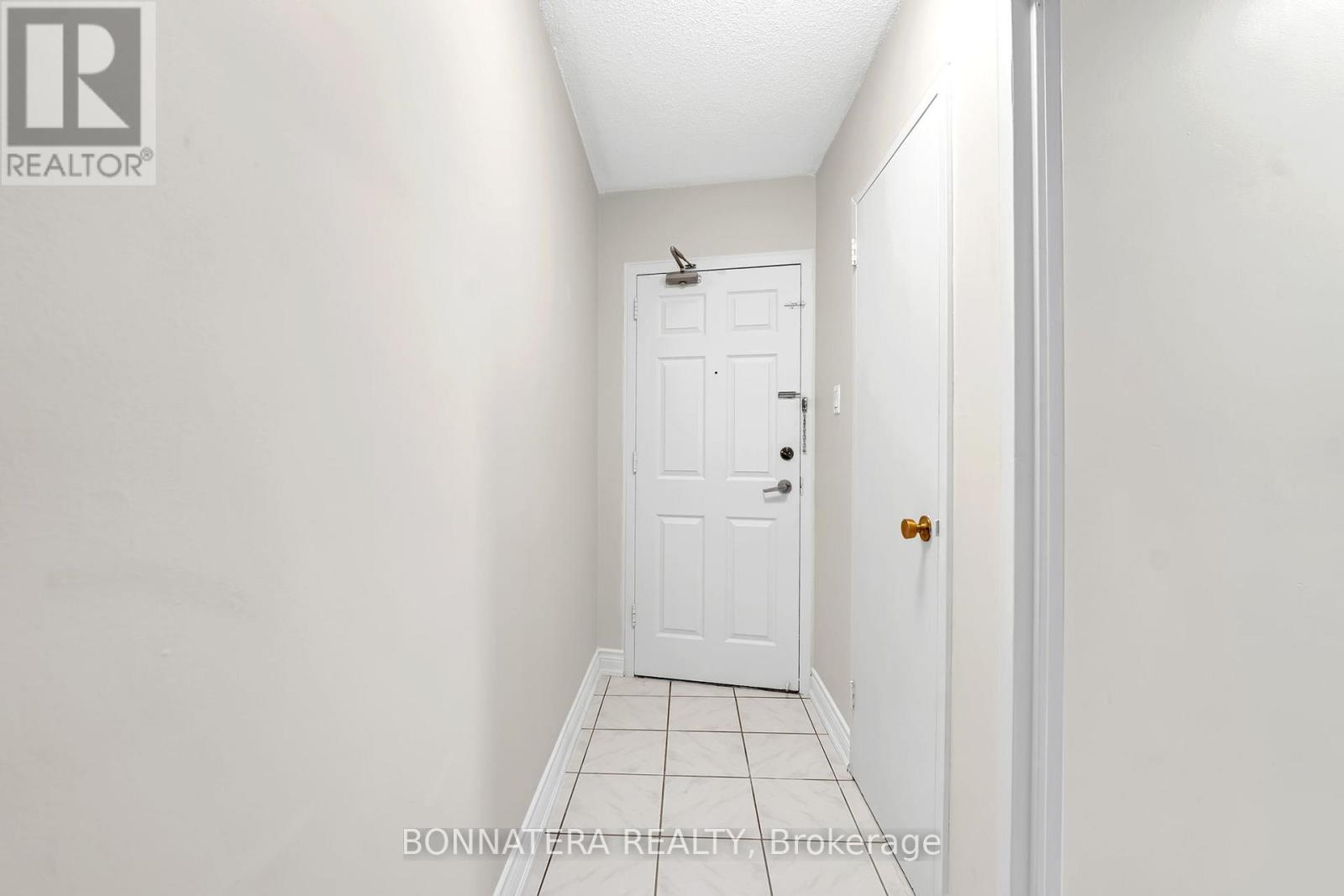 #905 3065 QUEEN FREDERICA DRIVE - Image 2