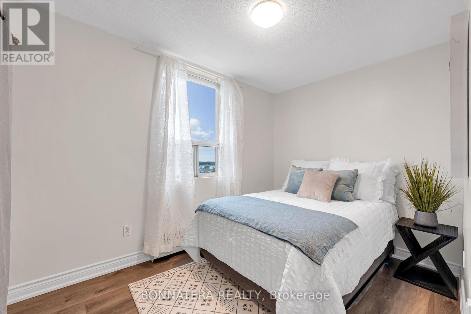 #905 3065 QUEEN FREDERICA DRIVE - 20