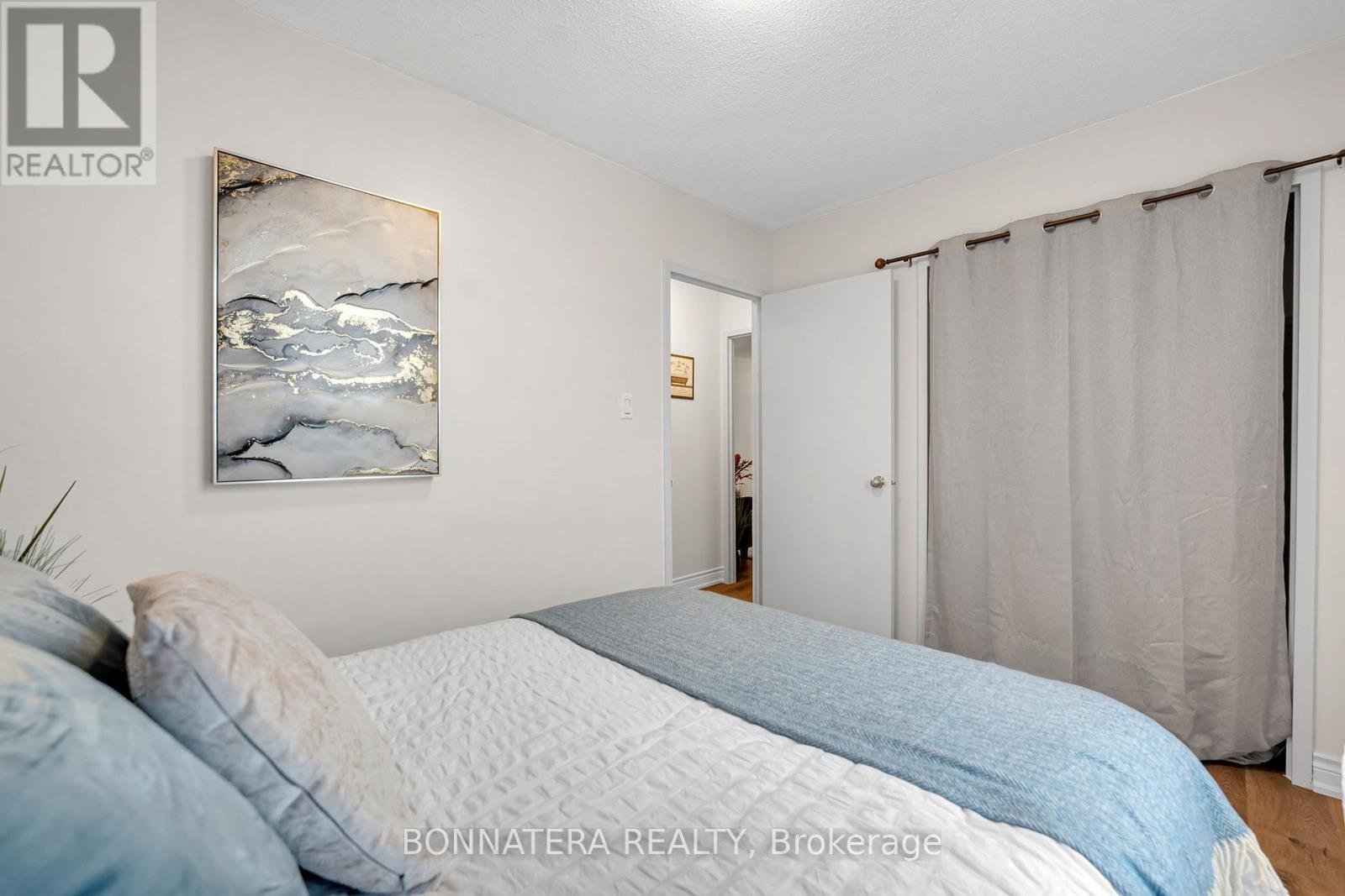 #905 3065 QUEEN FREDERICA DRIVE - 22