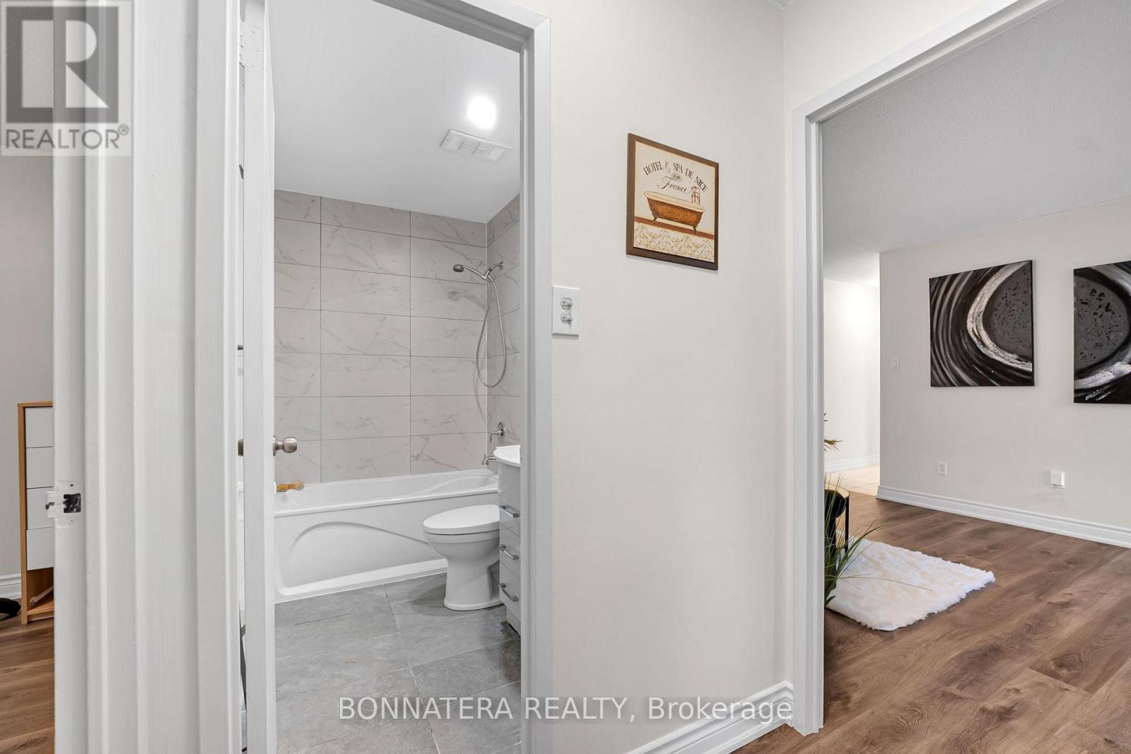 #905 3065 QUEEN FREDERICA DRIVE - 23