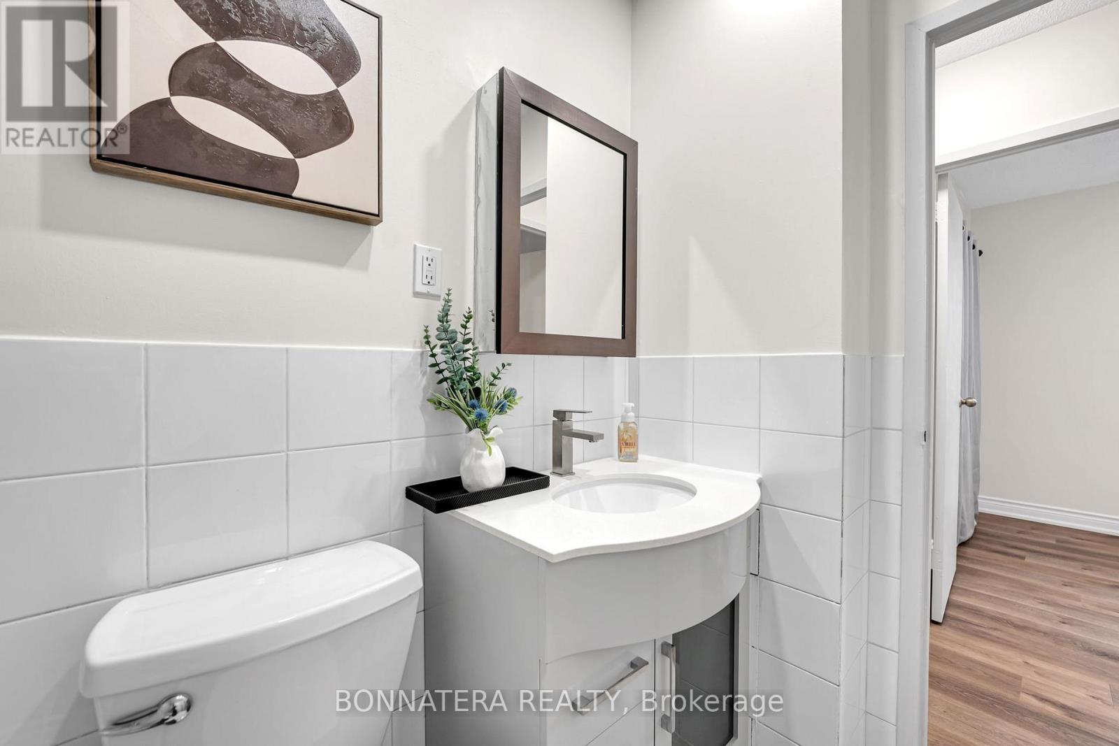 #905 3065 QUEEN FREDERICA DRIVE - 25