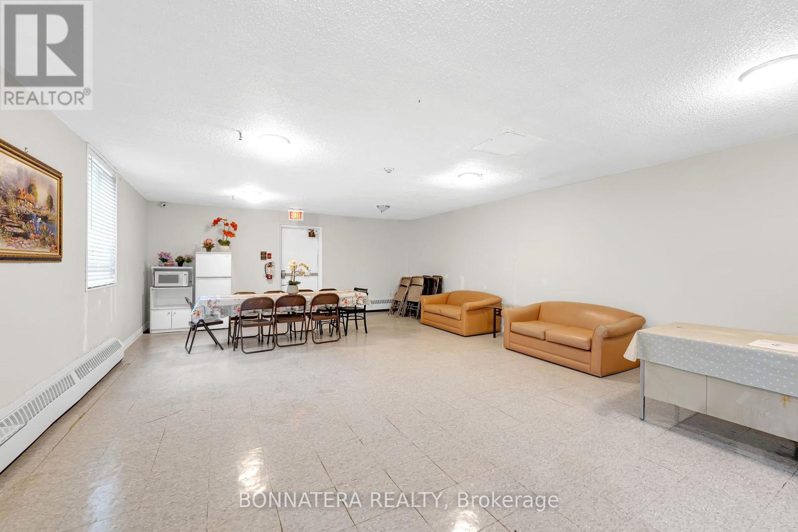 #905 3065 QUEEN FREDERICA DRIVE - 29