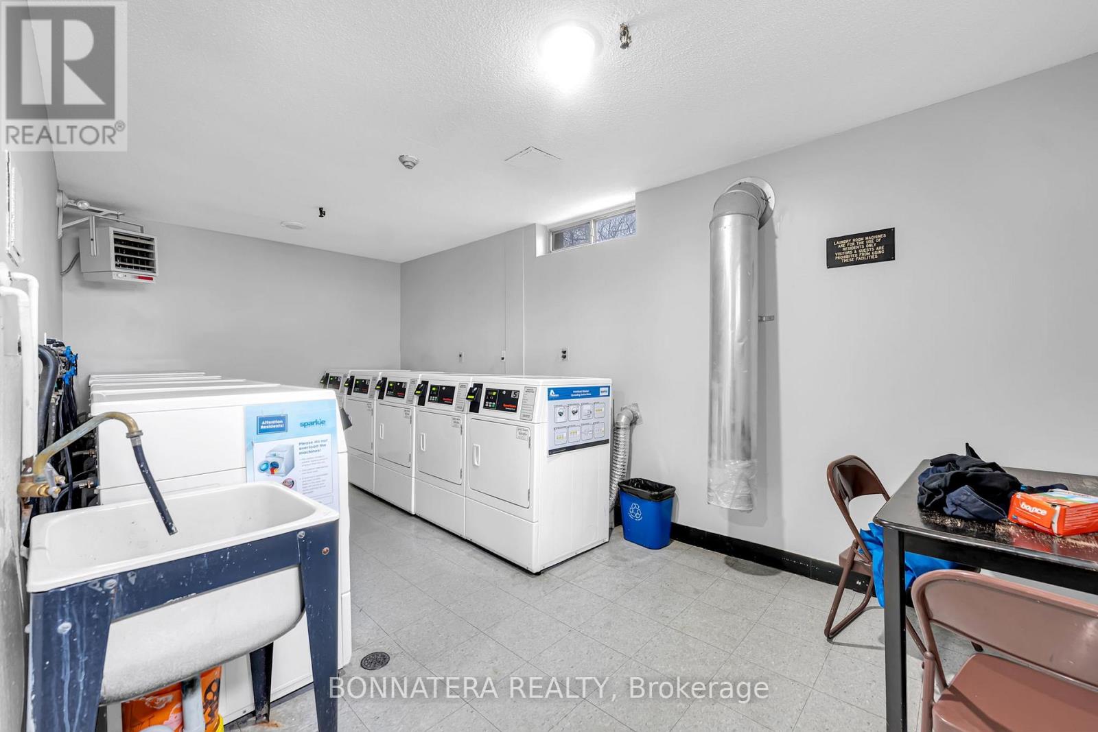 #905 3065 QUEEN FREDERICA DRIVE - 30