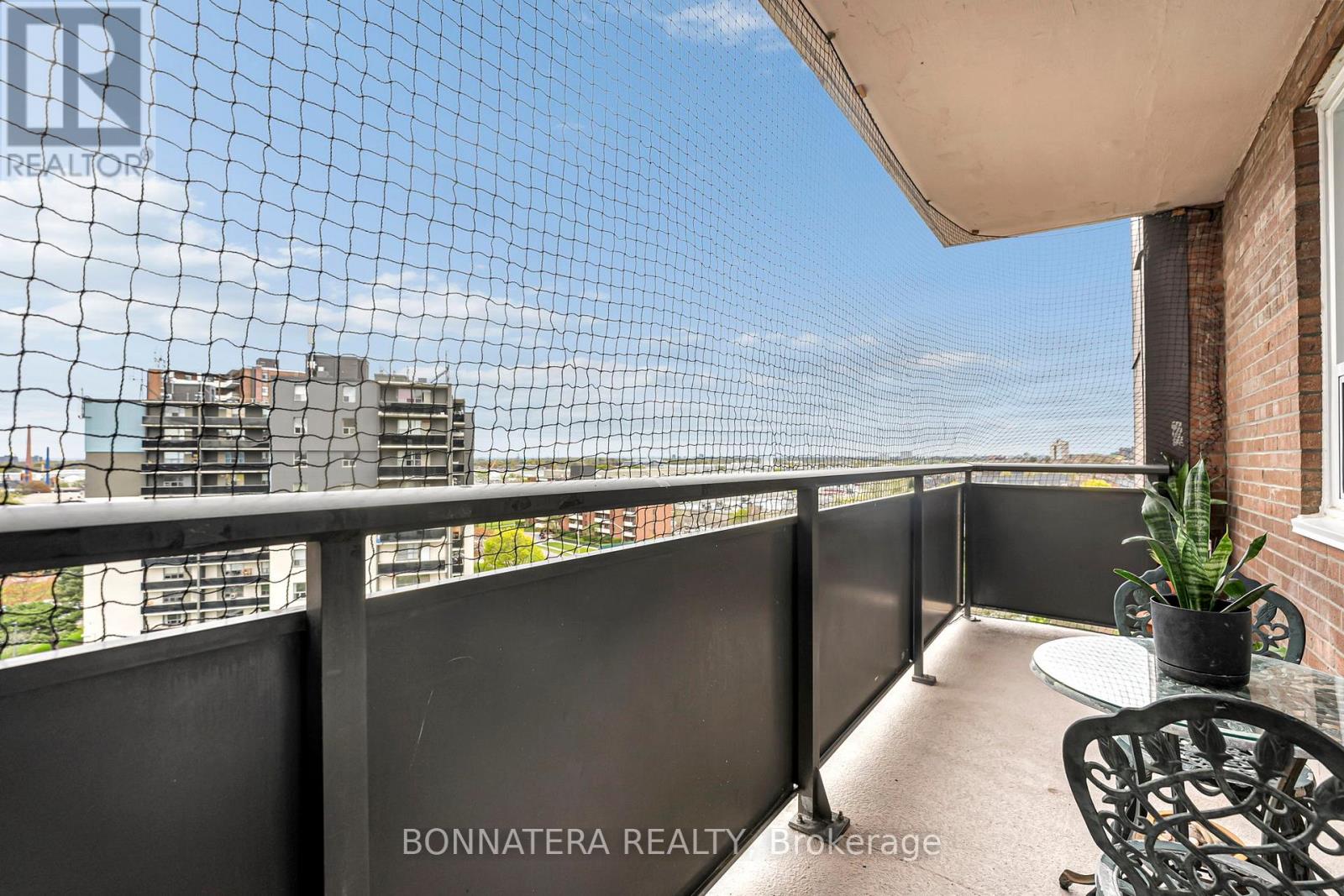 #905 3065 QUEEN FREDERICA DRIVE - 31