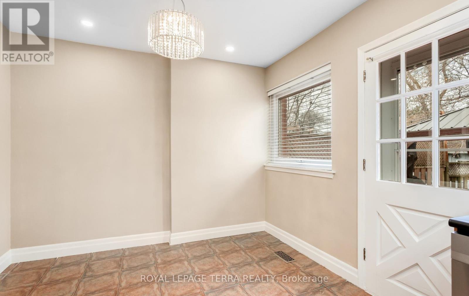 2475 BROOKHURST ROAD - 14