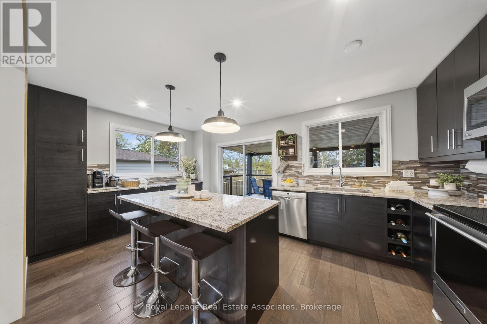 118 PARKVIEW DRIVE - 14