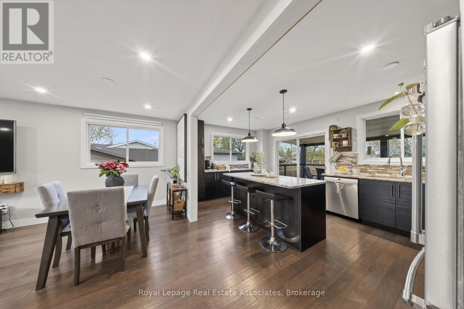 118 PARKVIEW DRIVE - 15