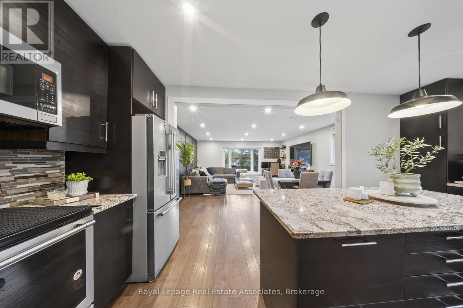 118 PARKVIEW DRIVE - 17