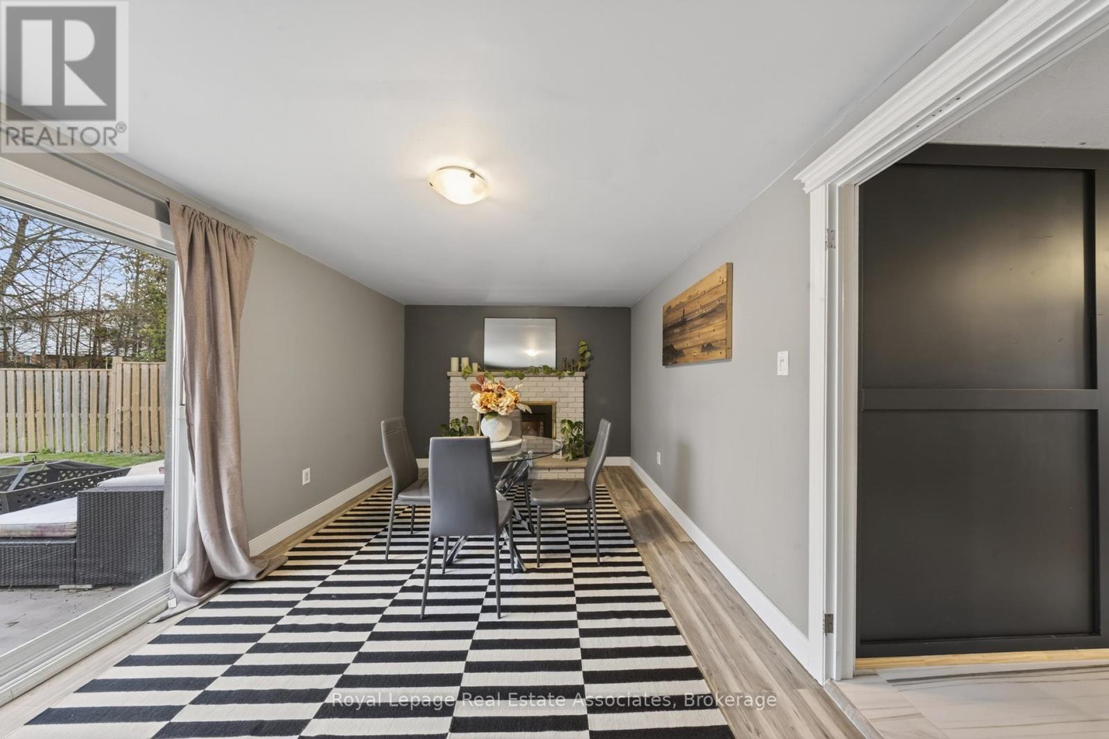 118 PARKVIEW DRIVE - 21