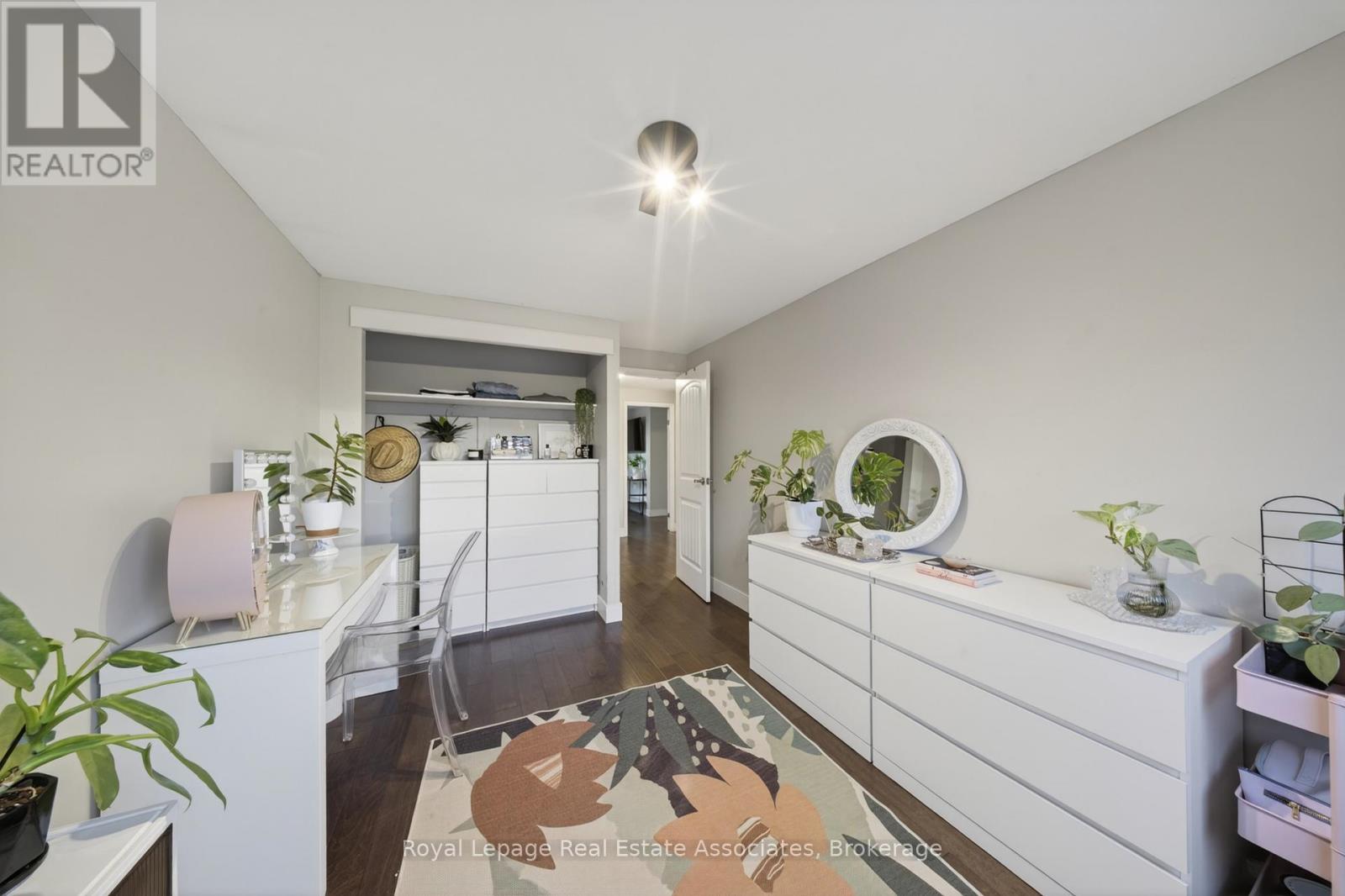 118 PARKVIEW DRIVE - 23
