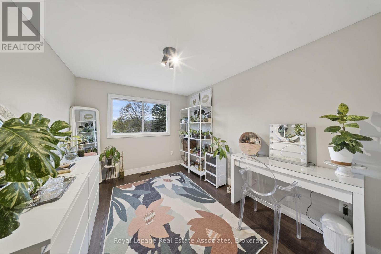 118 PARKVIEW DRIVE - 24