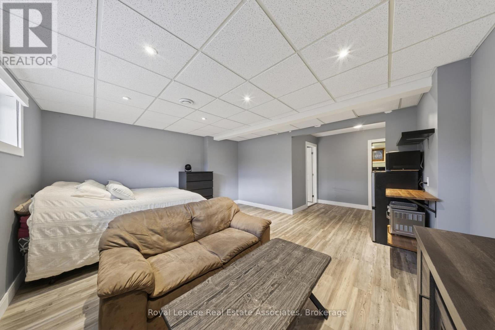118 PARKVIEW DRIVE - 34