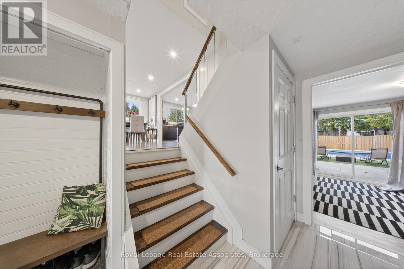 118 PARKVIEW DRIVE - 8