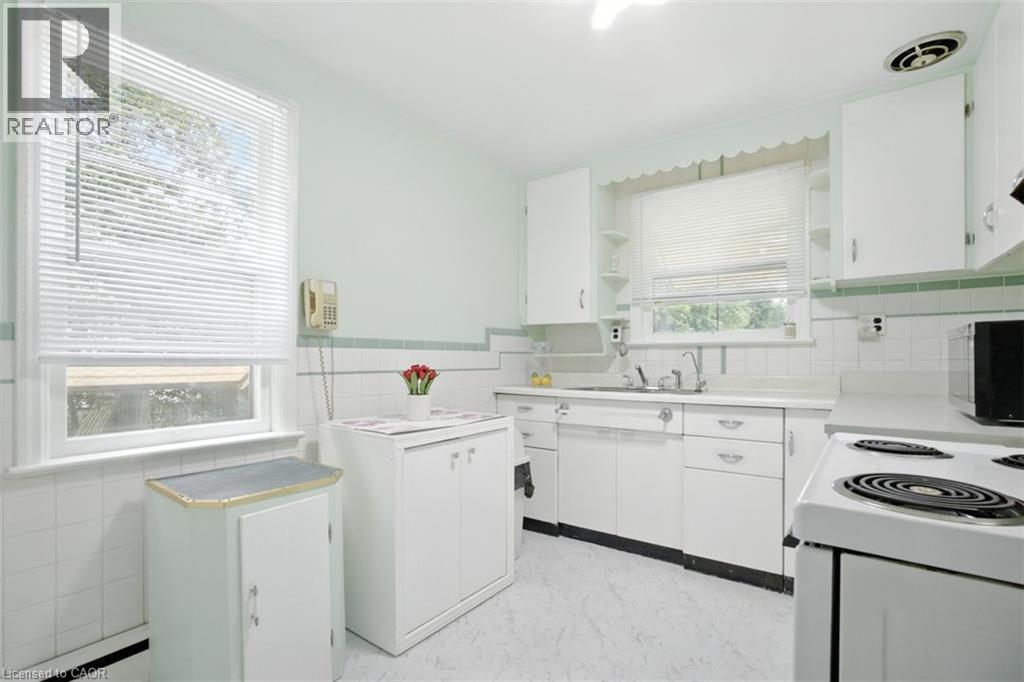 2718 UPPER JAMES Street - 6