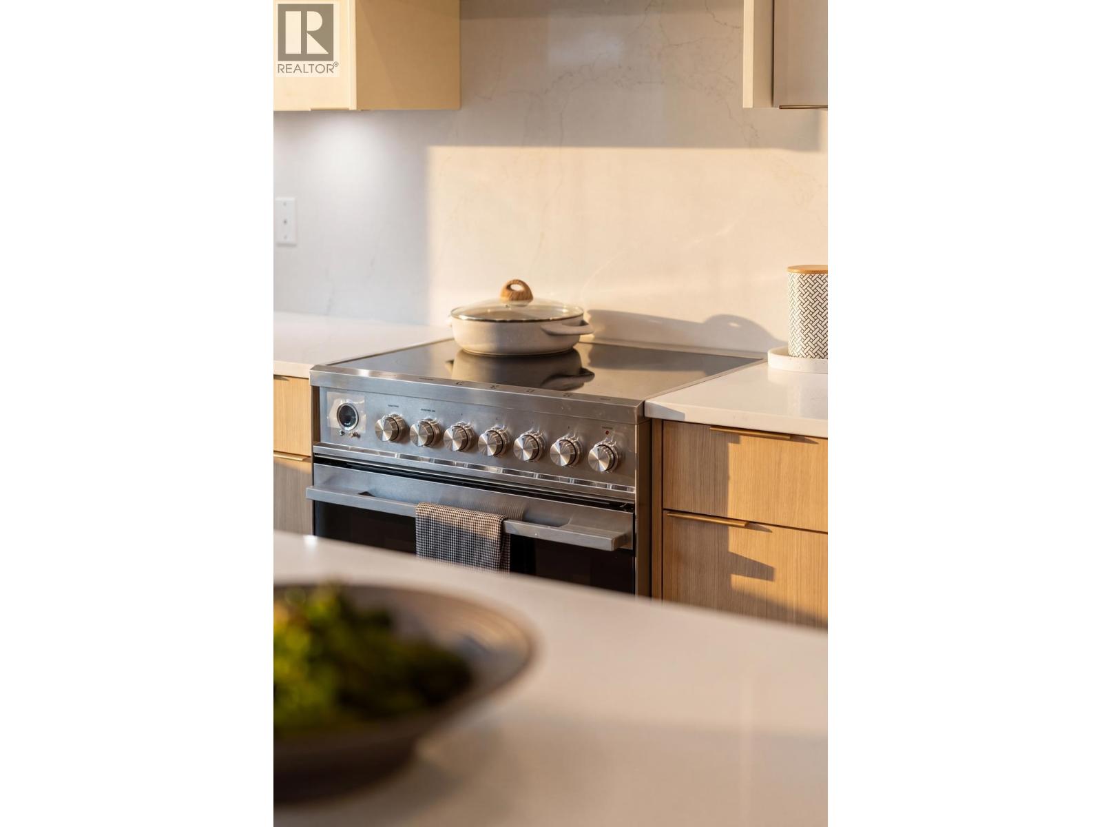 2 1937 TEMPLETON DRIVE, Vancouver