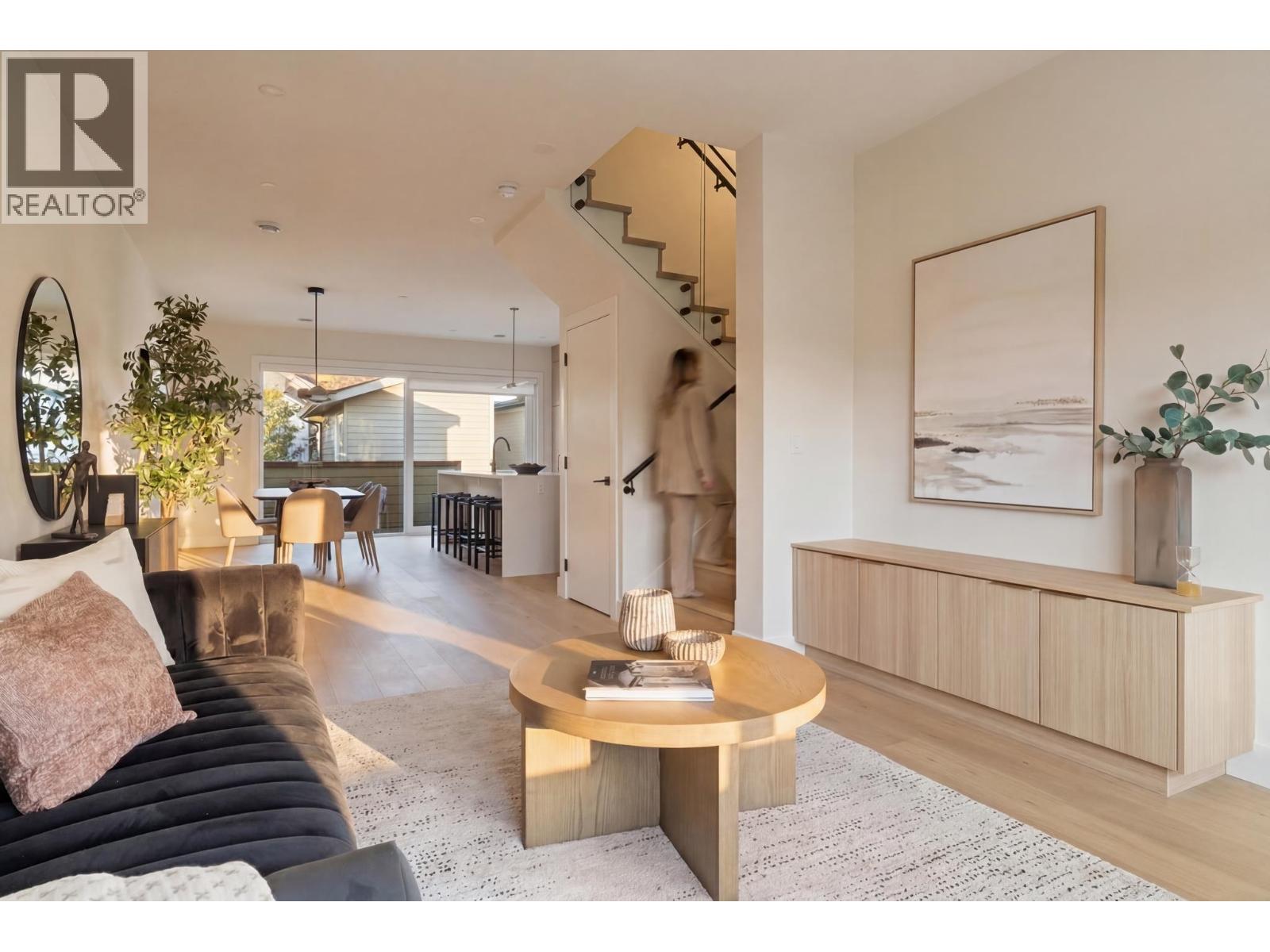 2 1937 TEMPLETON DRIVE, Vancouver