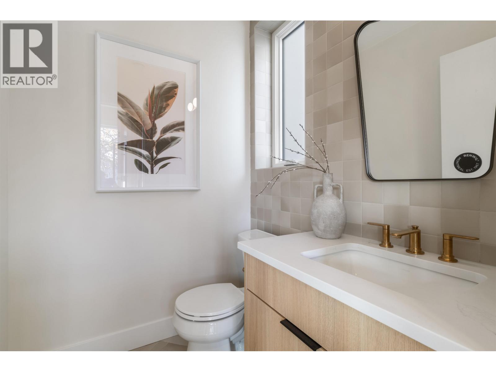 2 1937 TEMPLETON DRIVE, Vancouver