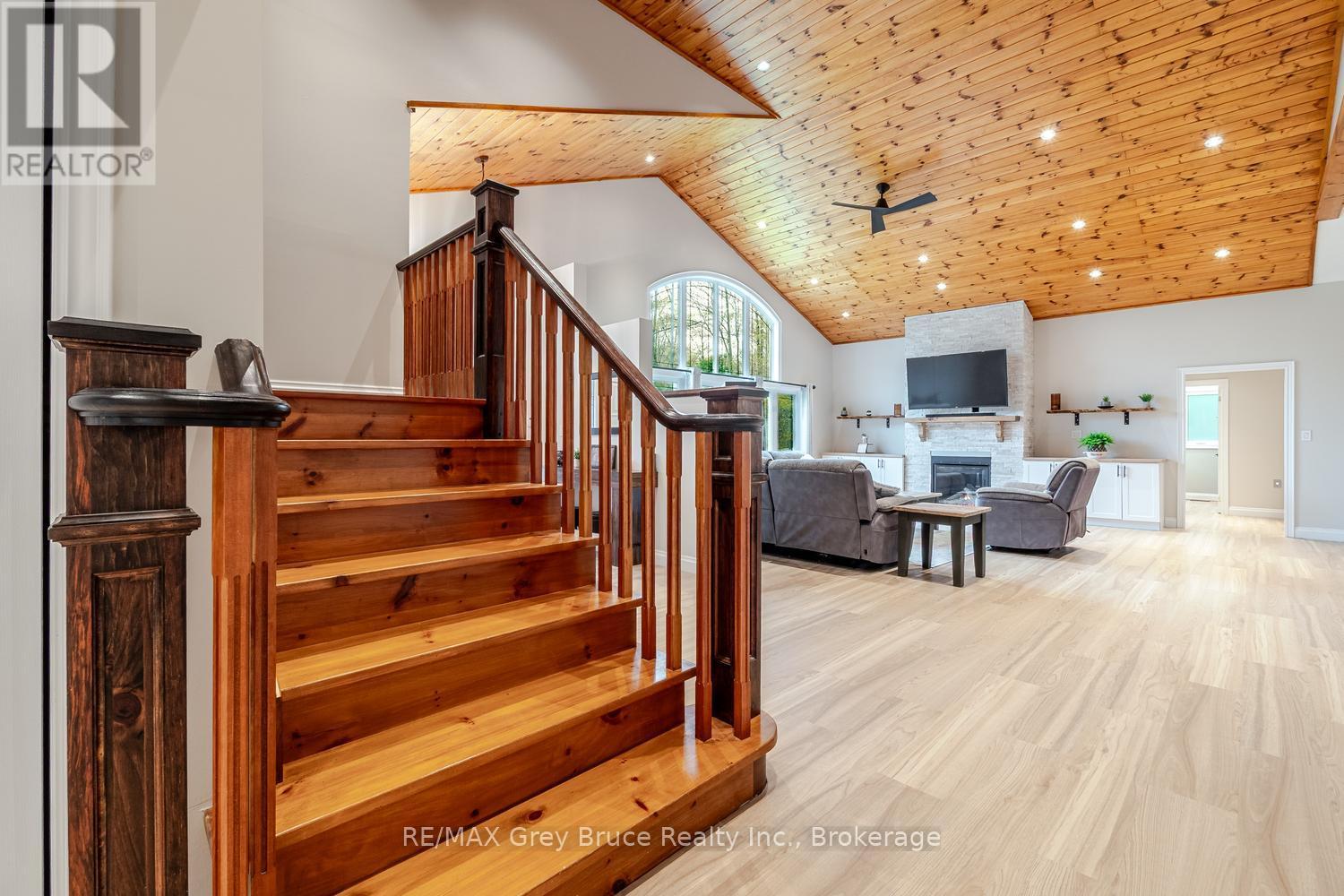 41 MARTIN DRIVE - 19