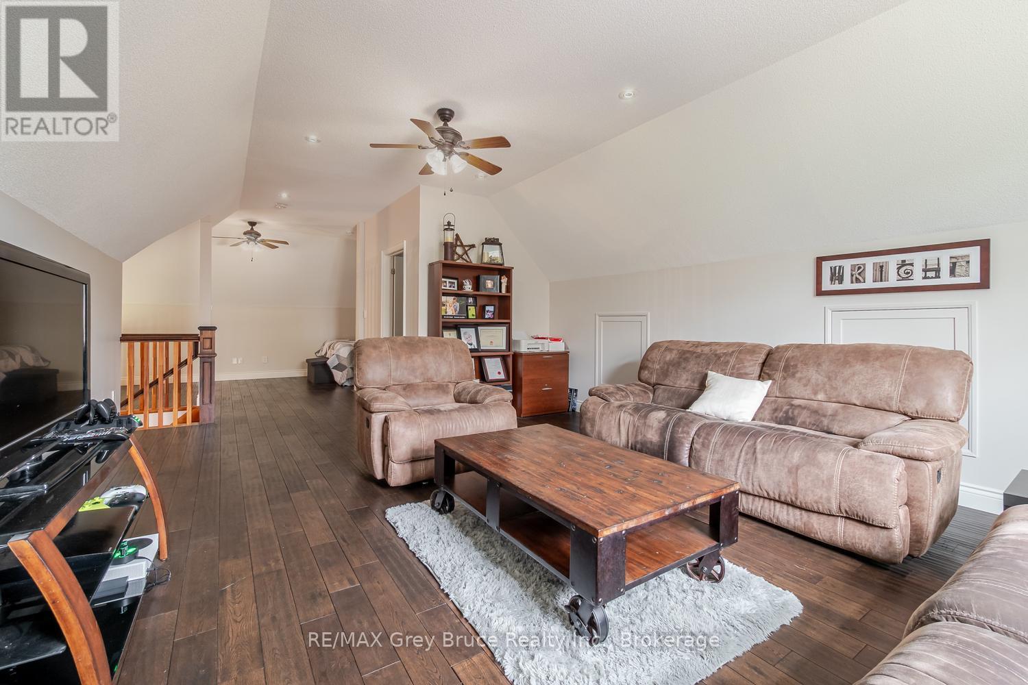 41 MARTIN DRIVE - 32