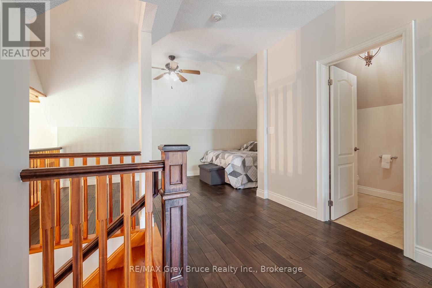 41 MARTIN DRIVE - 33