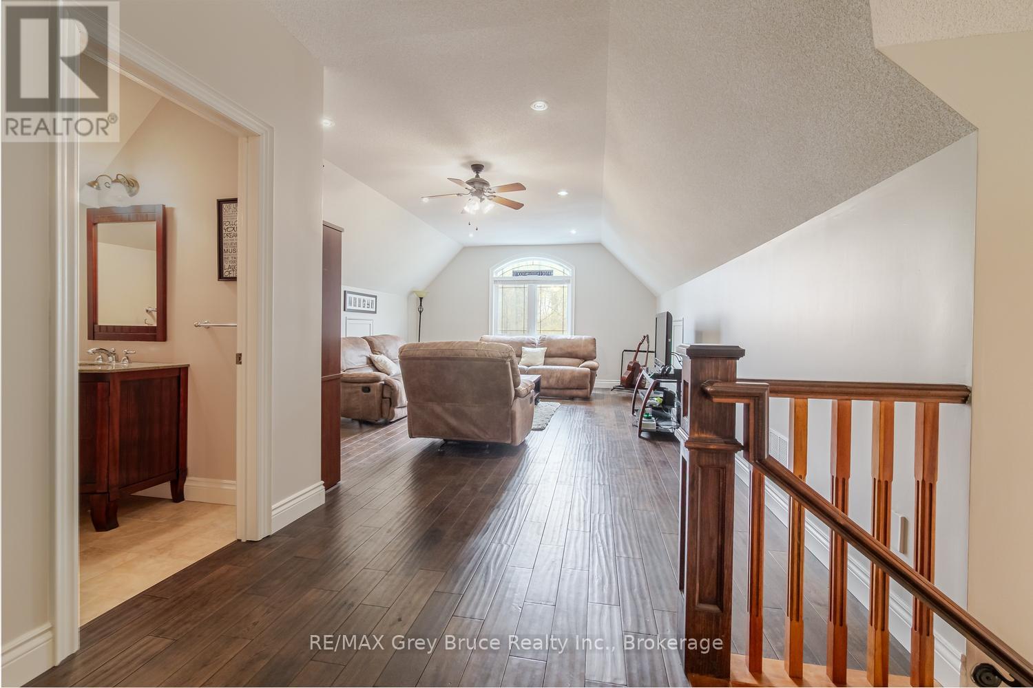 41 MARTIN DRIVE - 36