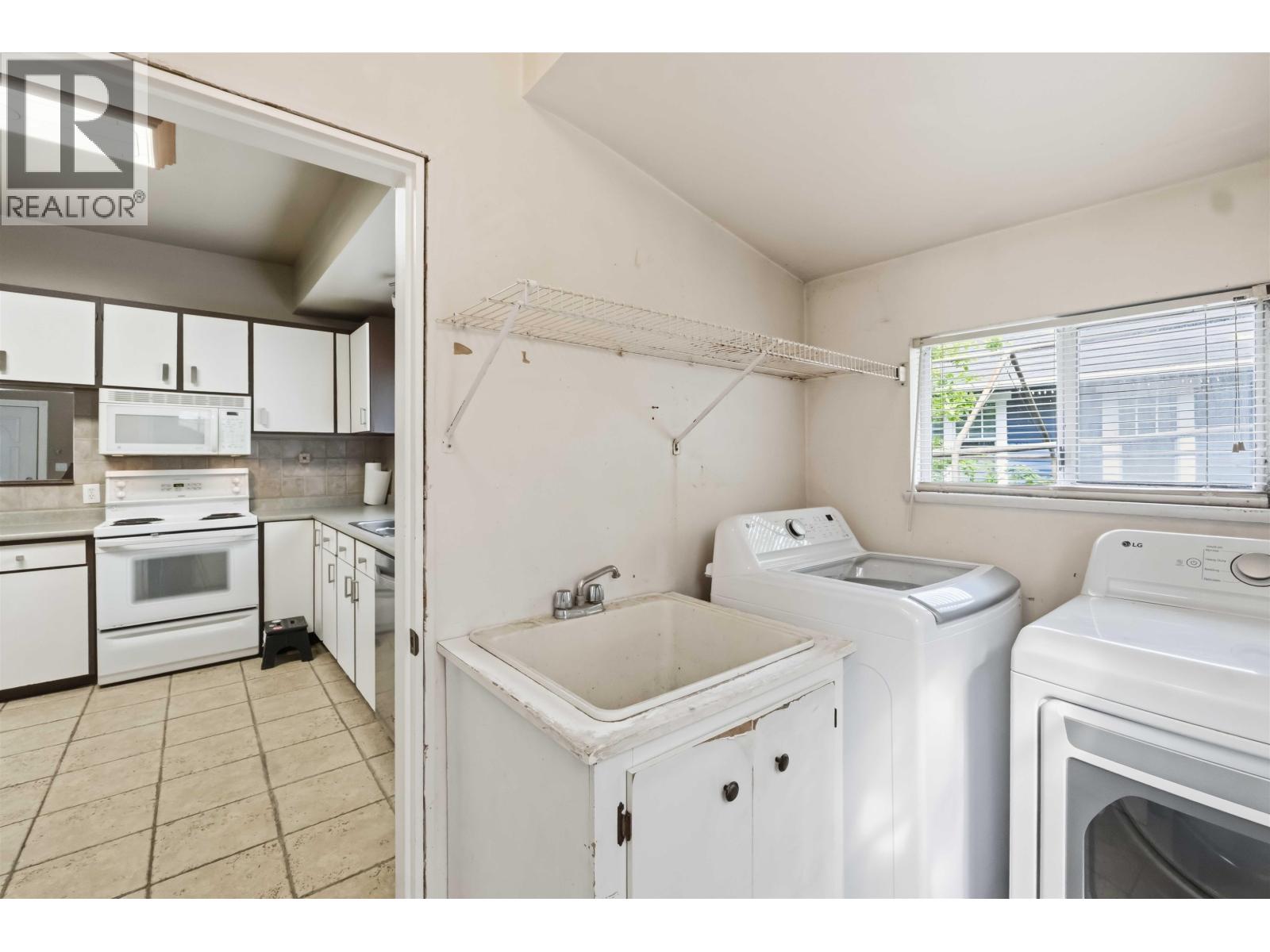 11328 MAPLE CRESCENT, Maple Ridge
